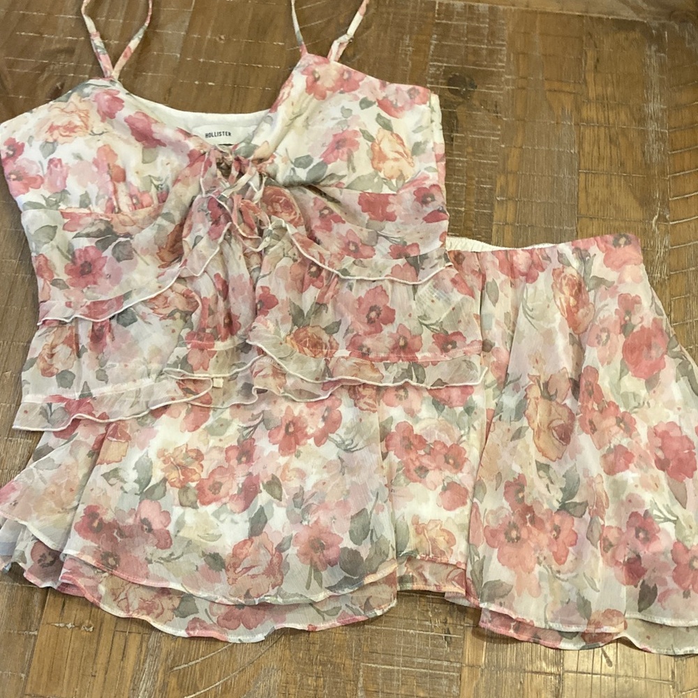 Hollister Pink Floral Tie-Front Camisole and skort set EUC size L